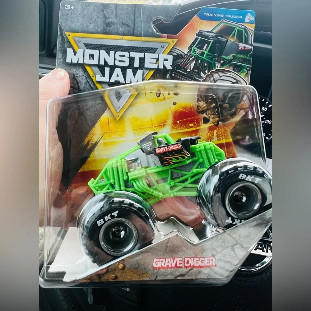 Monster Jam Grave Digger Trainer 2025- NEW SERIES 44